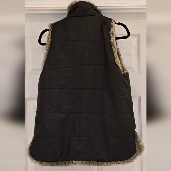 Tuckernuck Reversible Vest - Picture 2 of 6